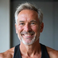 Porträt von Stefan K., einem aktiven Mann, der seine Fitnessziele erreicht hat.